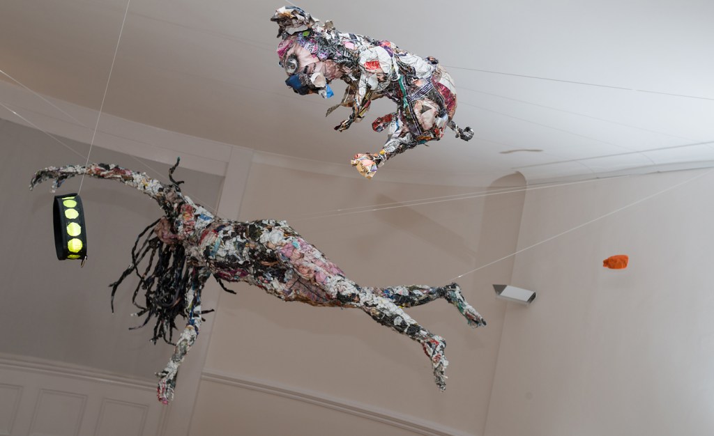 Love and compassion – sculpture by ilka Leukefeld